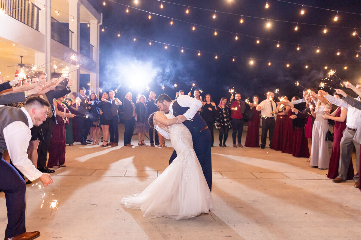 Kendall-Point-Texas-Wedding-Venue-Dawn-Elizabeth-Studios-00112