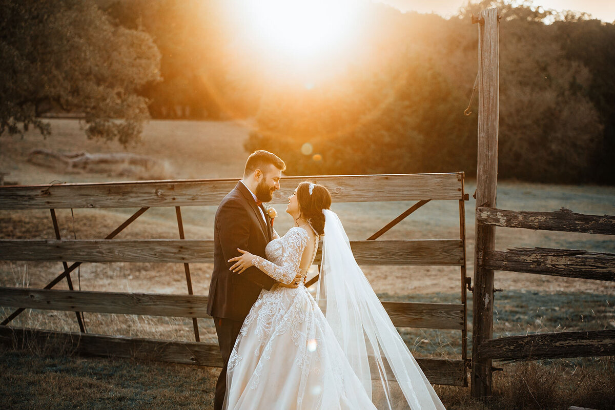 Kendall-Point-Texas-Wedding-Venue-Snap-Chic-9