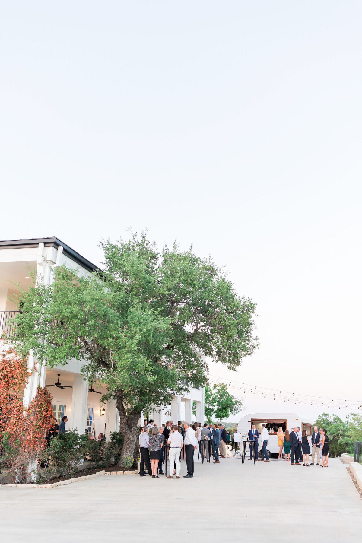 Kendall-Point-Texas-Wedding-Venue-Dawn-Elizabeth-Studios-041021-00004